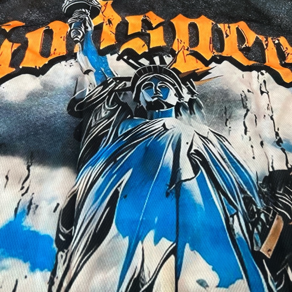 Graphic T-Shirt with Statue of Liberty Design